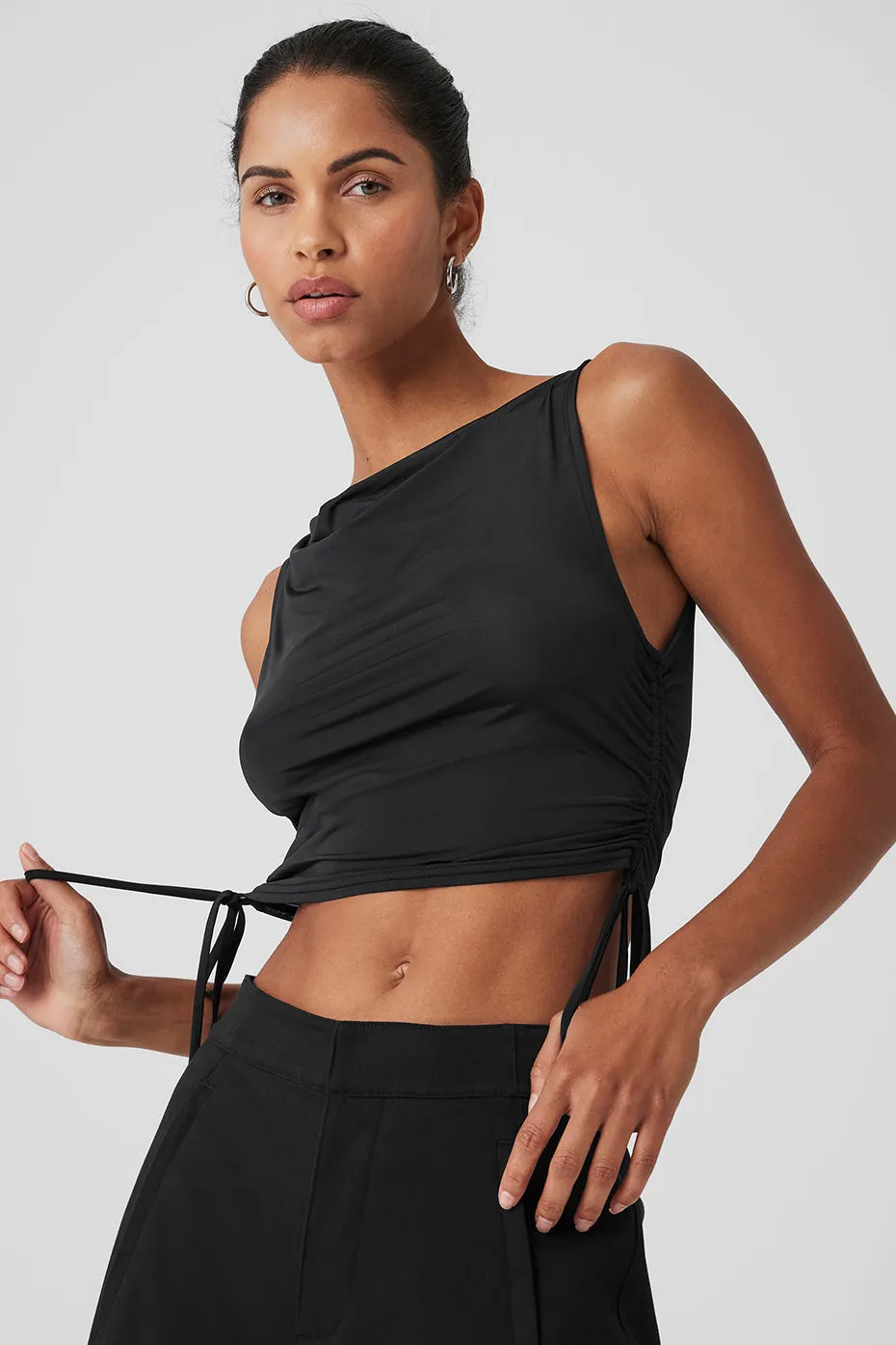 Standout Cropped Tank - Black