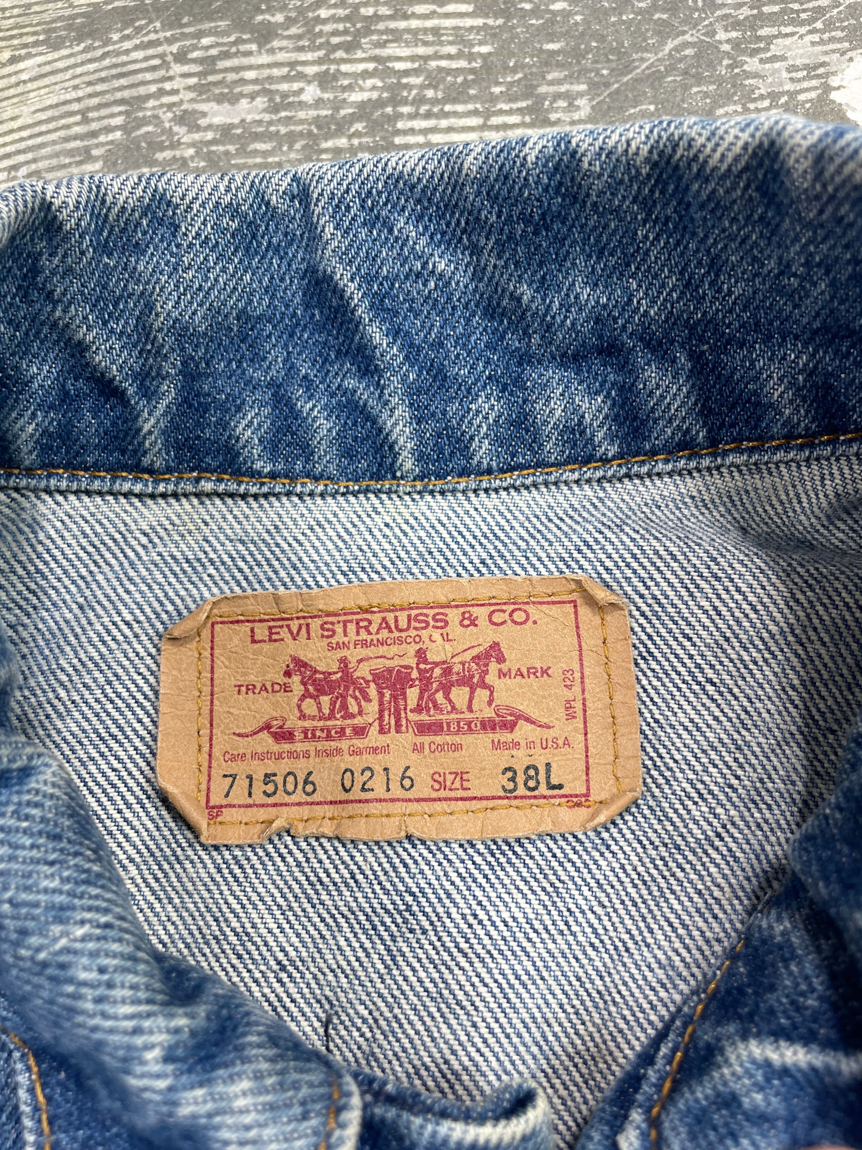 Vintage Levi Premium Wash Denim Trucker Jacket (JYJ-175)